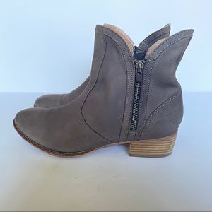 Seychelles 9 Booties Anthropologie Brown Leather